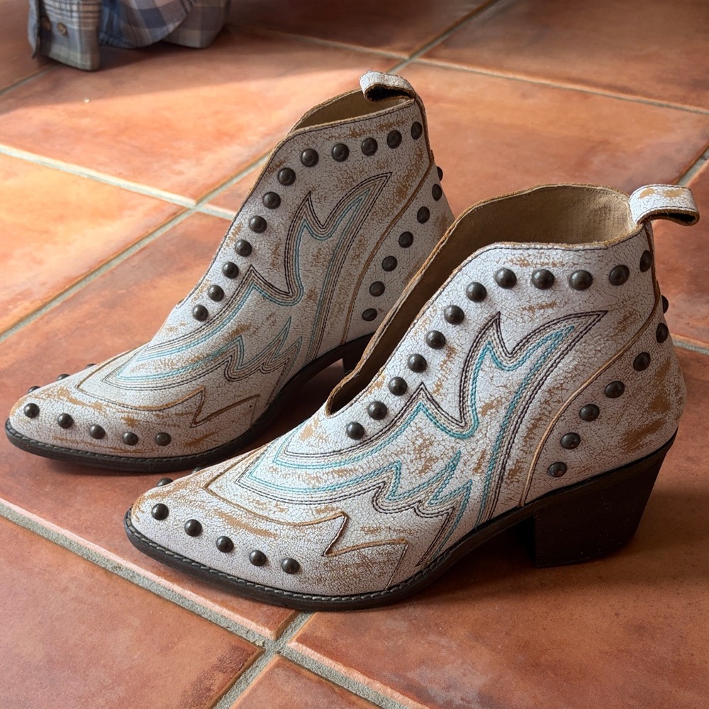 Circle G Cream & Brown Studded Western Ankle Booties